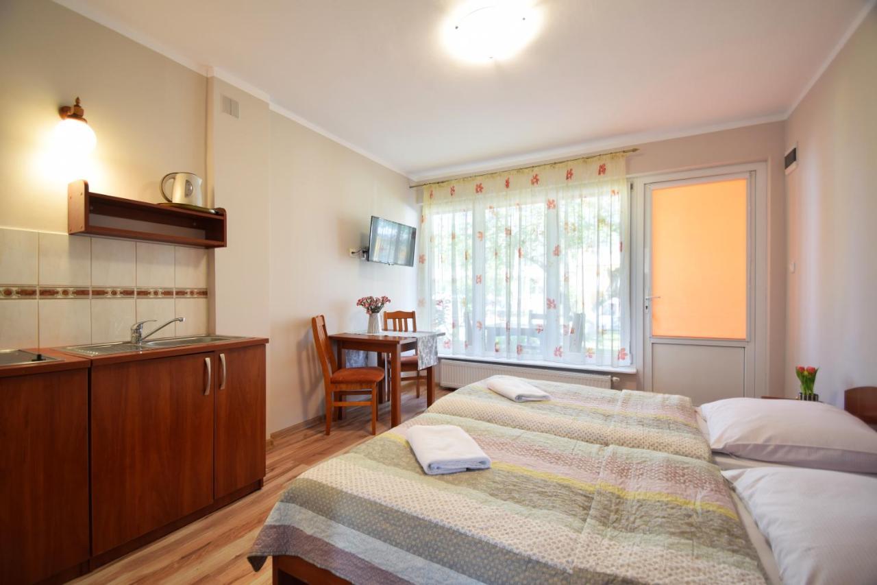 Zweibettzimmer mit Gartenblick