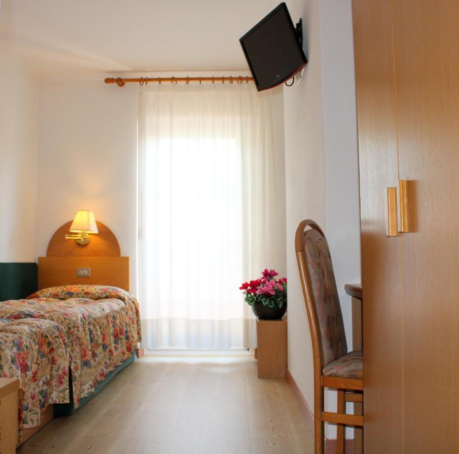 Zweibettzimmer mit Bergblick