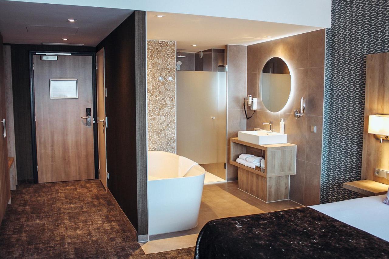 Comfort Double Room Open Bathroom