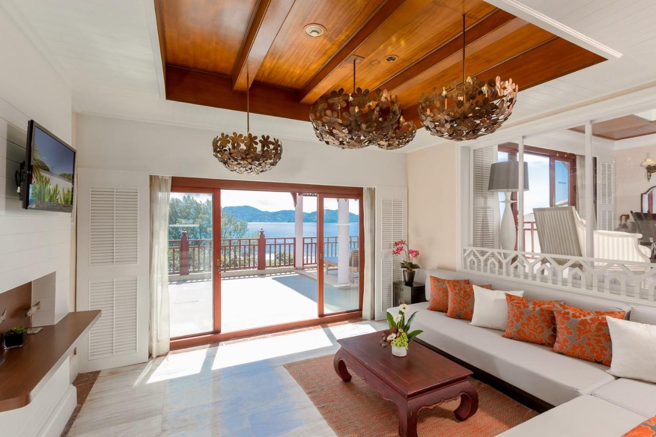 Family Seaview 2 Bedroom Hillside Suite with Terrace Bathtub