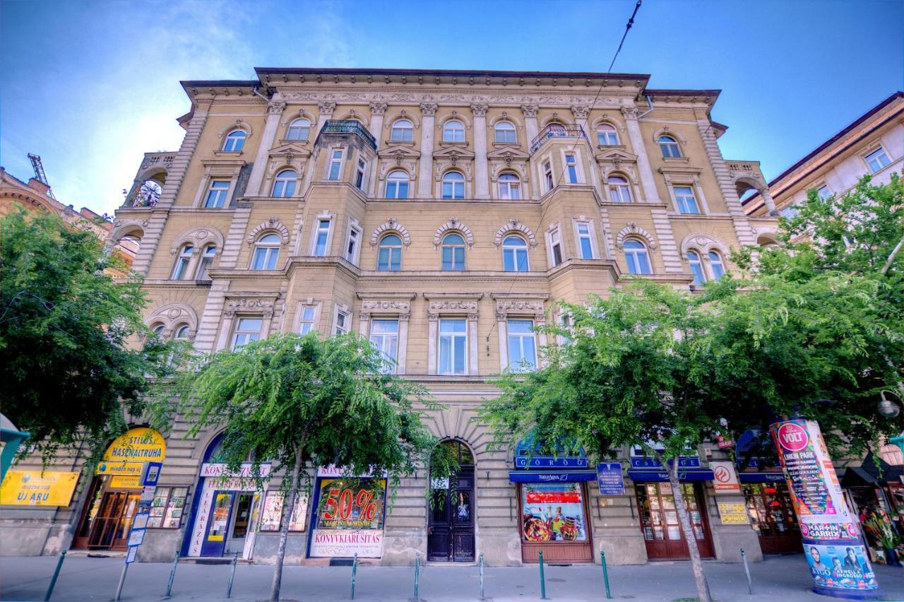 Szoba kétszemélyes ággyal - közös fürdőszoba