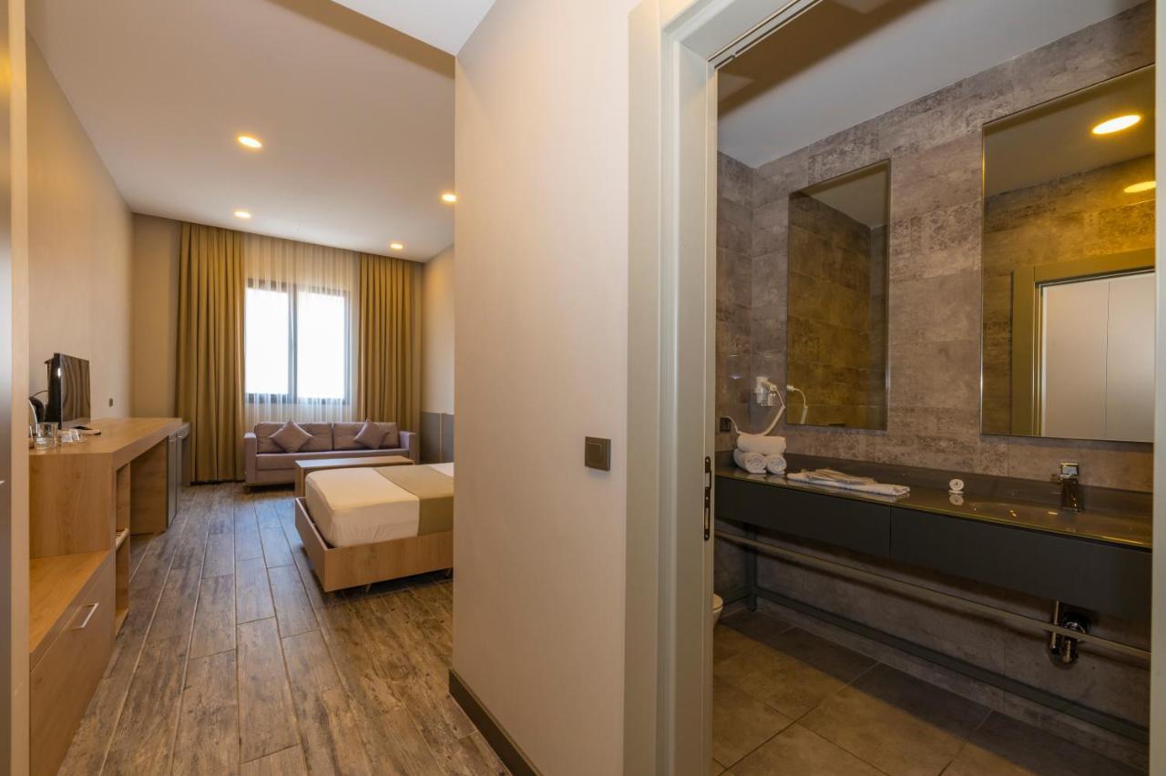 Family Room,1216528174:JPEG
