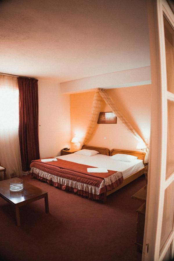Suite with Pool View (2 - 5 adults)
