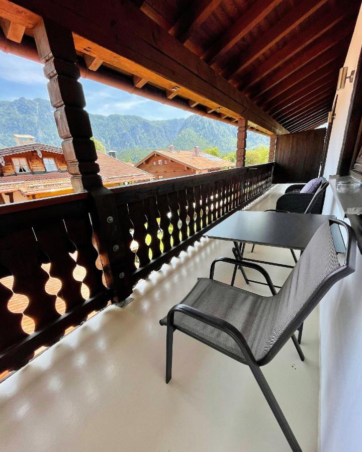 Familienzimmer mit Bergblick