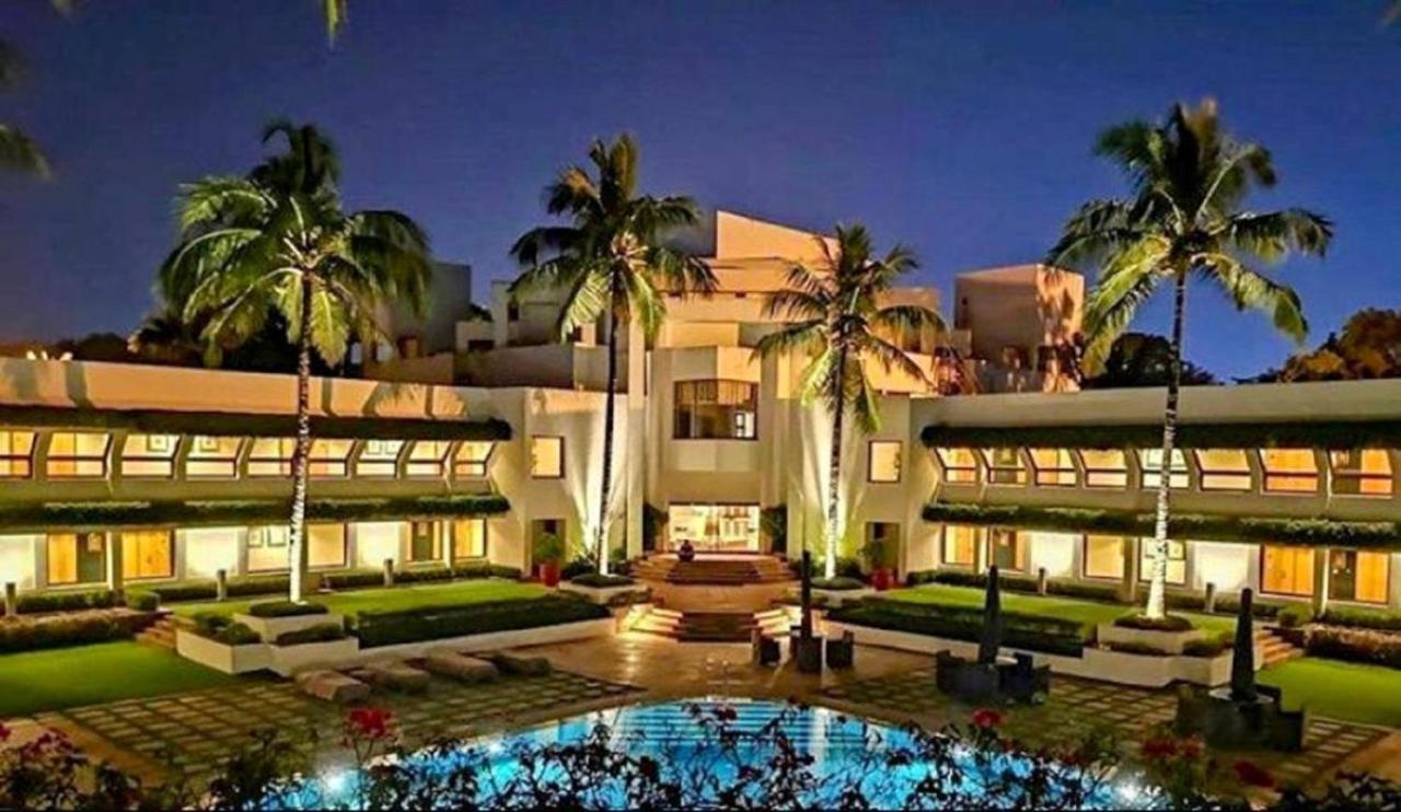 Deluxe Pool View - King