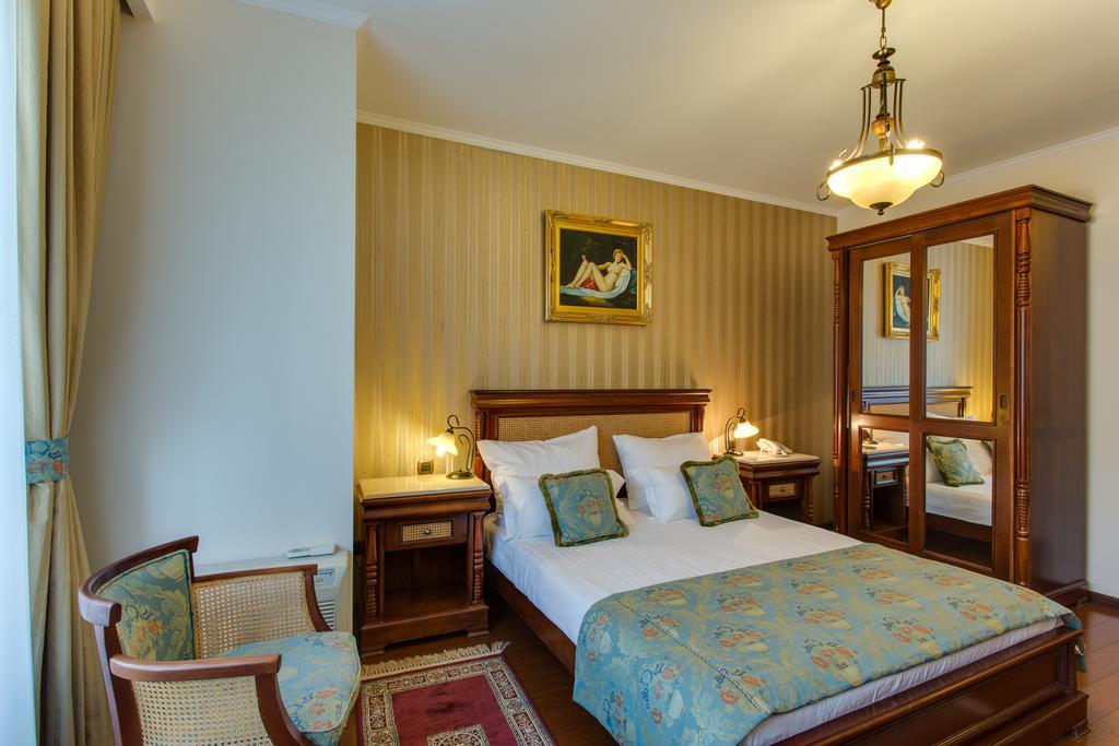 Double Room,826444214:JPEG