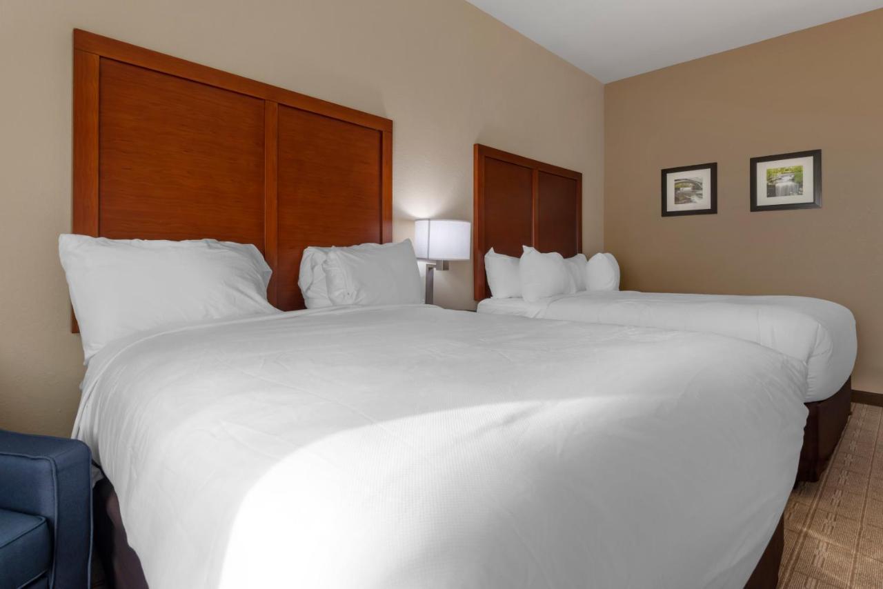 Queen Room with Two Queen Beds