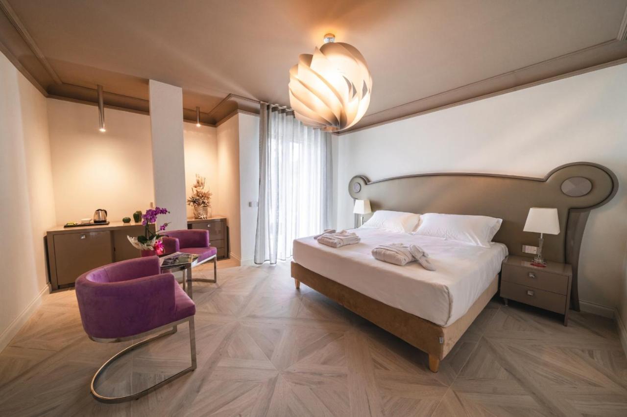 Deluxe King Room with Terrace