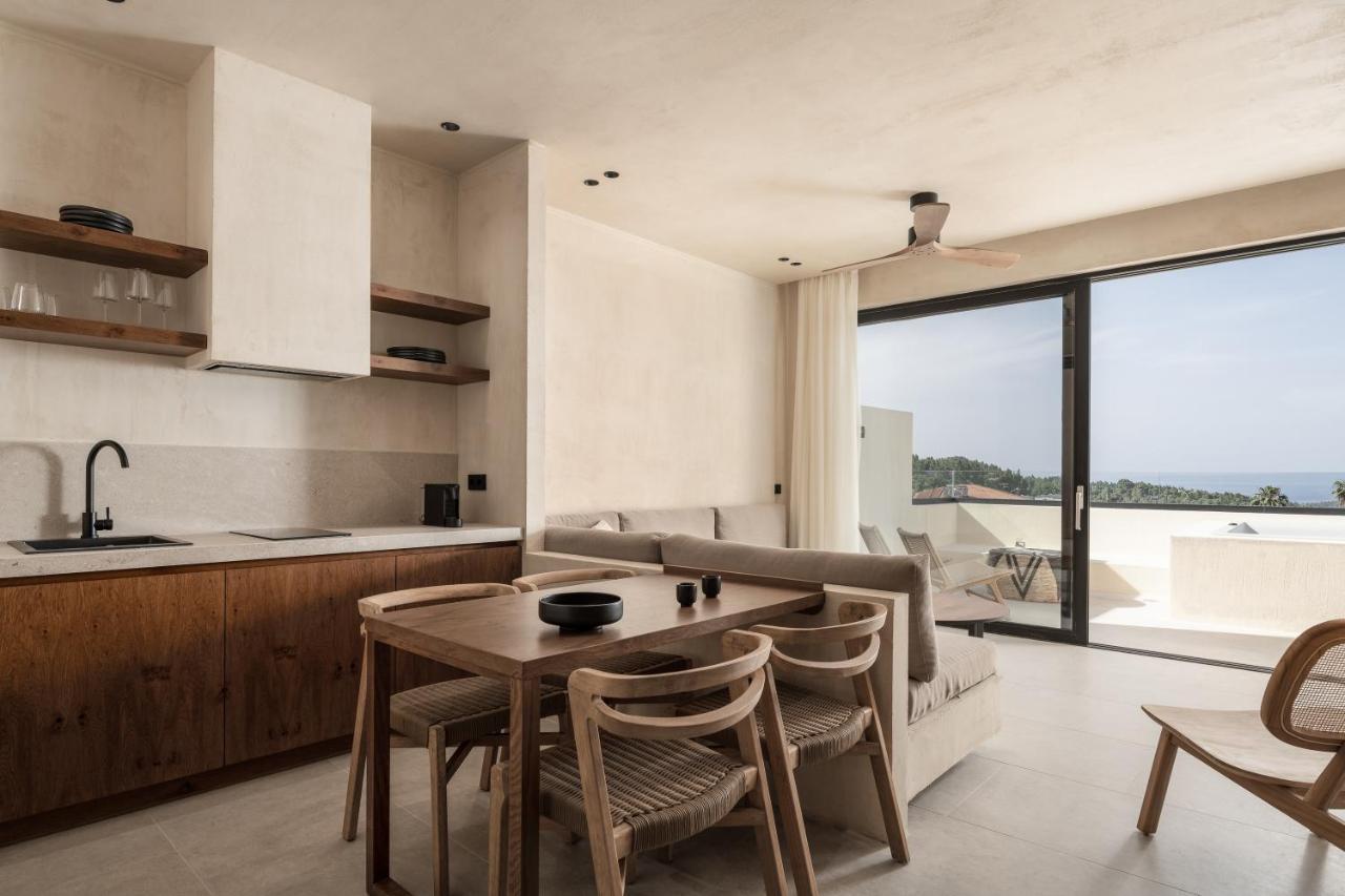 Panoramic Suite with Hot Tub