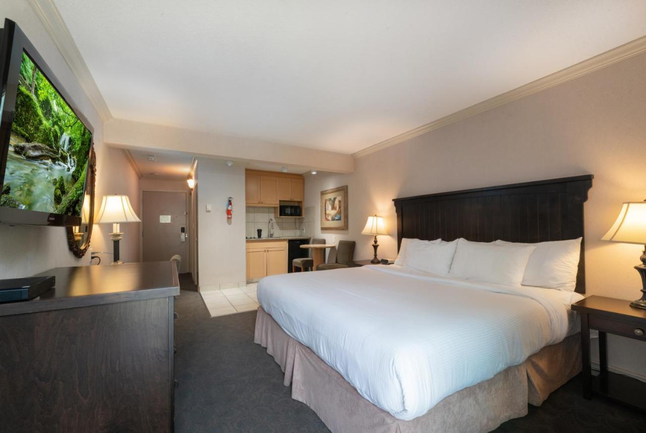 Queen Room with Kitchenette