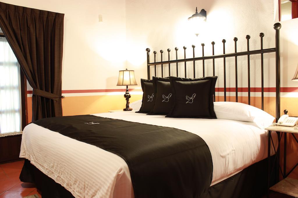 Superior King Room with University View