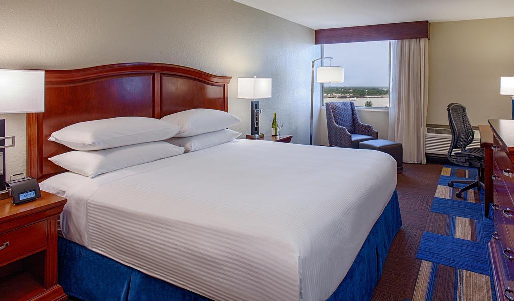 Chambre Lit King-Size - Accessible aux Personnes à Mobilité Réduite