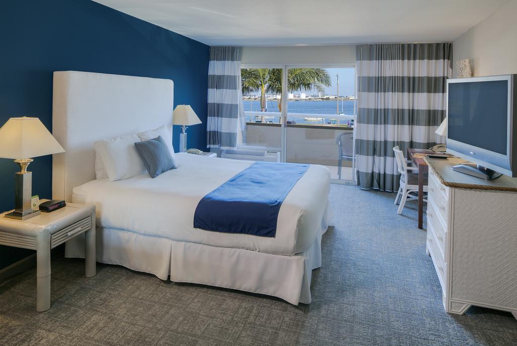 Kamer met Kingsize Bed en Uitzicht over de Baai