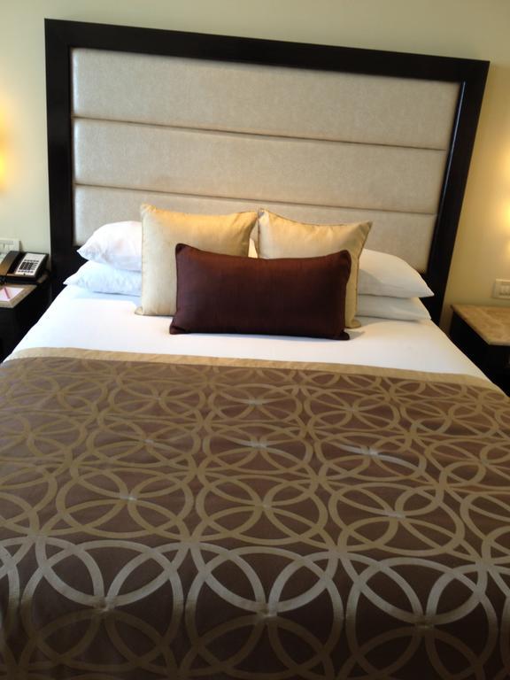 Superior Queen Bed Room