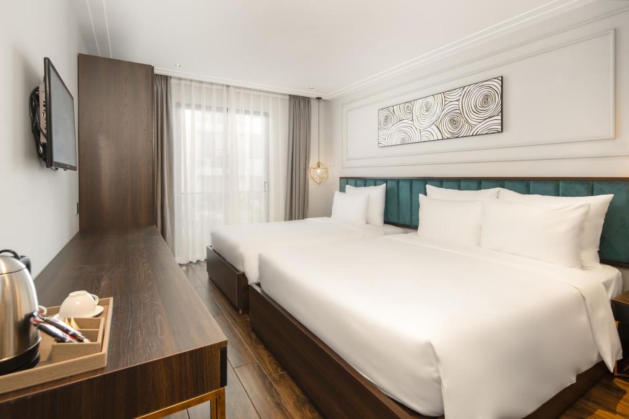 Twin Room with View
