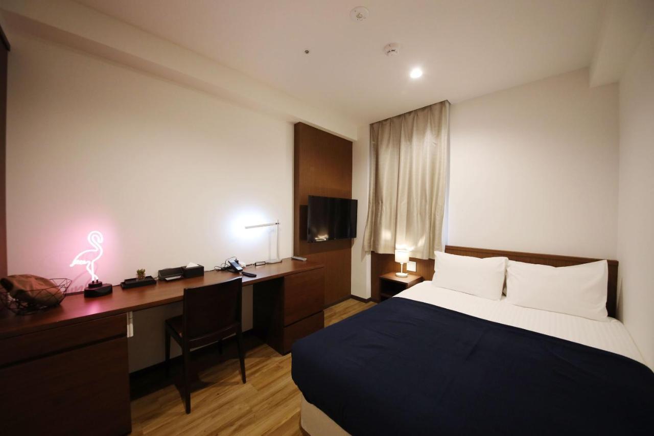 Standard Room (One Double Bed) with Shower - Non-Smoking