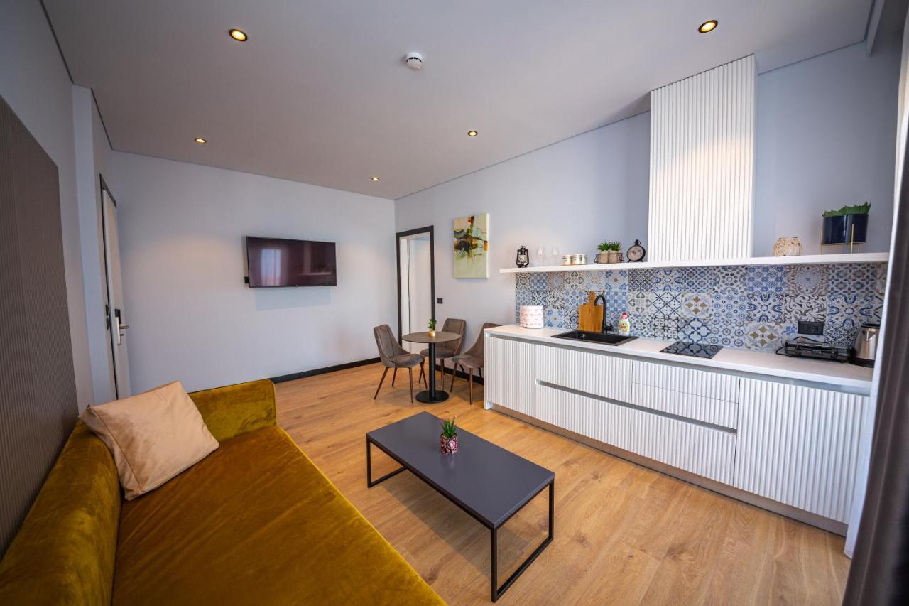 One-Bedroom Deluxe Apartment with Balcony and Full Sea View (3 Adults)