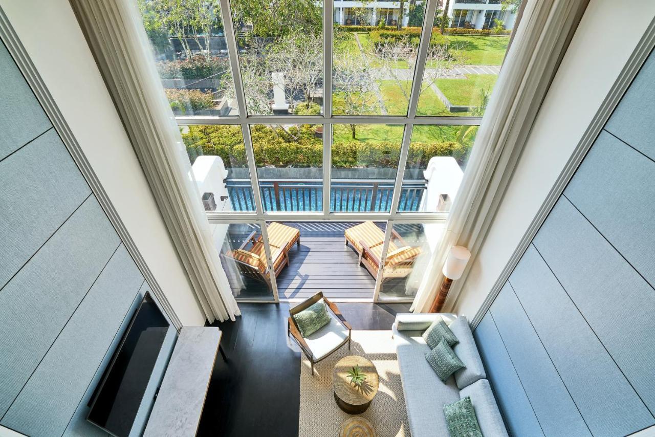 Suite met 2 Slaapkamers, een Balkon en Uitzicht op het Zwembad