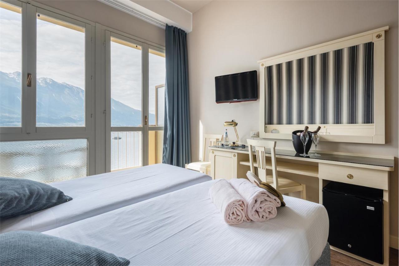 Comfort Room with Lake View