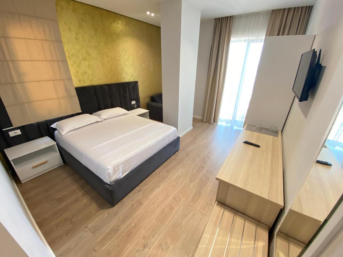 Driepersoonskamer met Balkon en Uitzicht op Zee