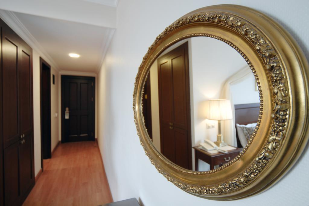 Connected Rooms,1544137789:JPEG