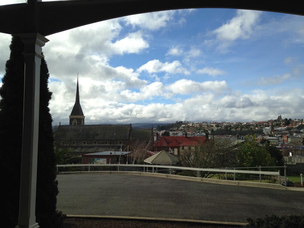 Deluxe Queen Room with City View and Spa Bath