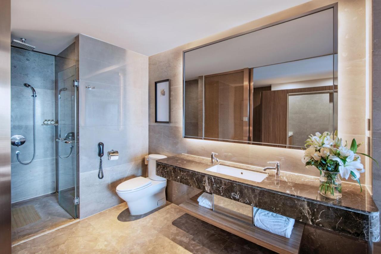 Grande Deluxe King Room (Lake View)