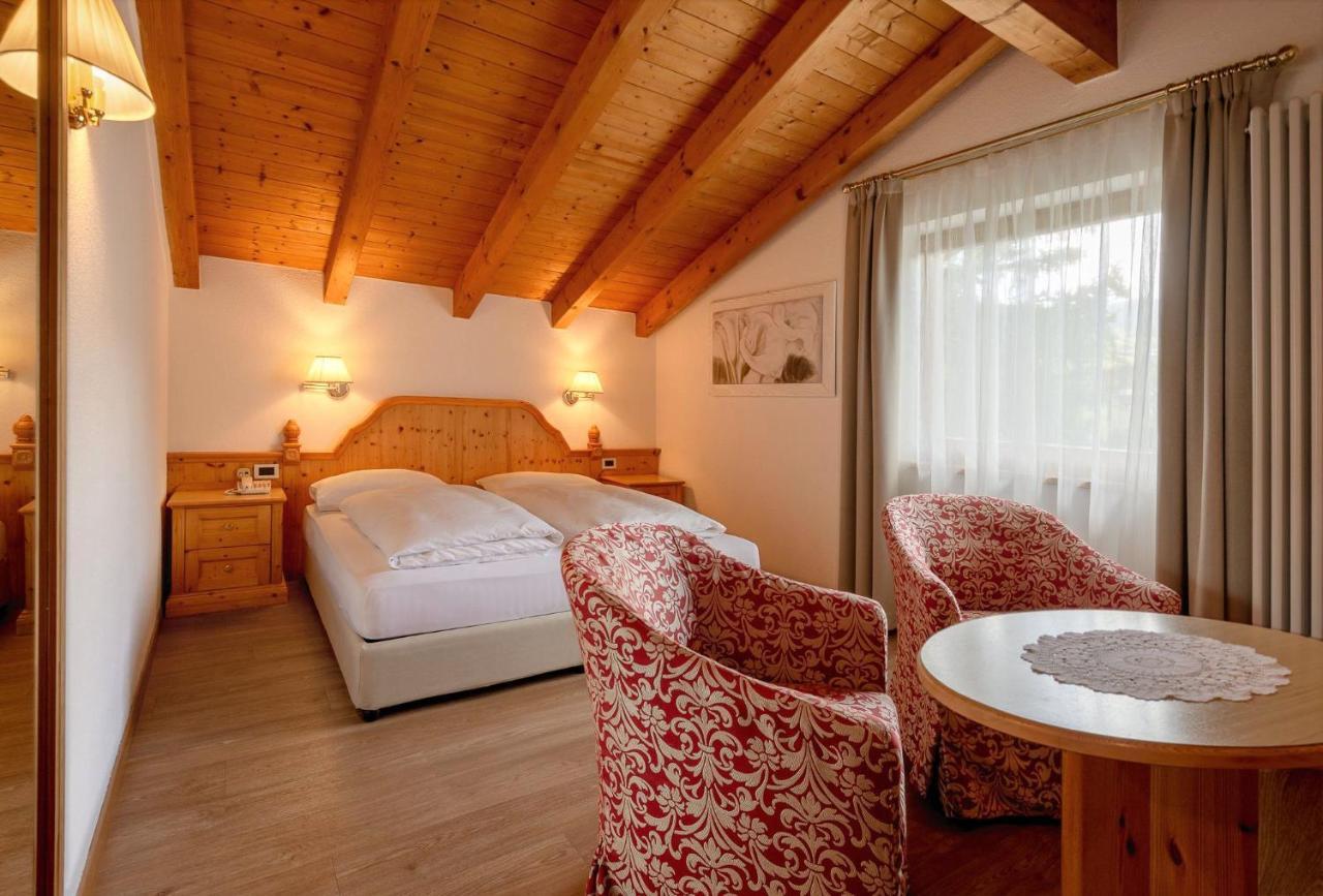Doppel-/Zweibettzimmer mit Bergblick – Dachgeschoss