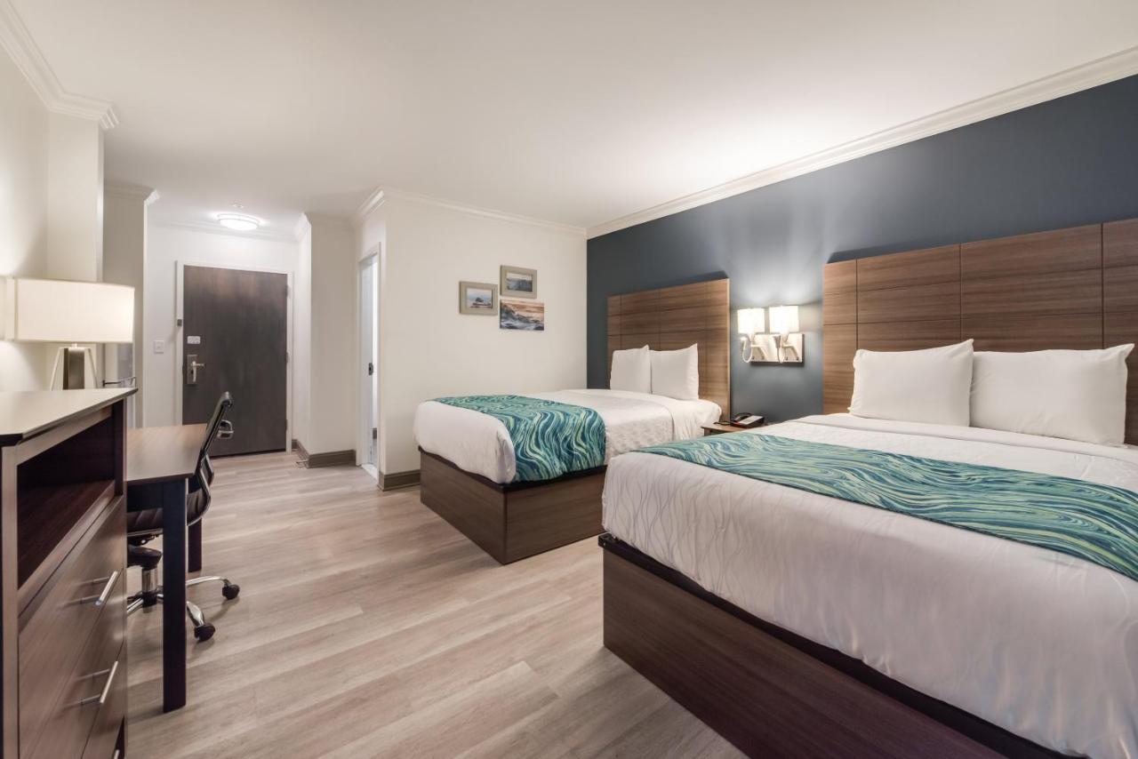 Deluxe Room with Two Double Beds with Balcony Smoke Free