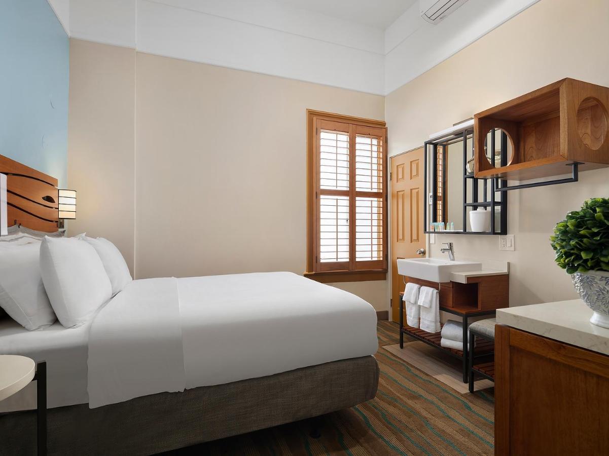 Standard Queen Room