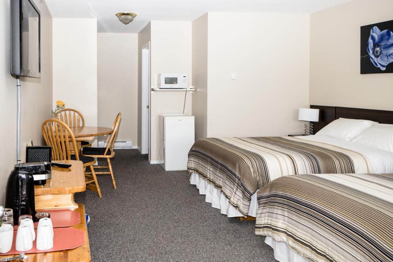 Deluxe Queen Room with Two Queen Bed - Not Pet Friendly