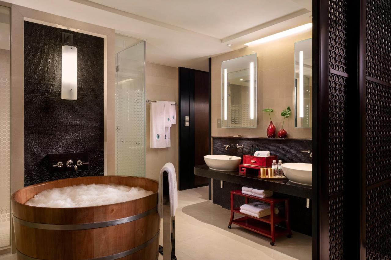 Cotai Pool Suite King - Resort View