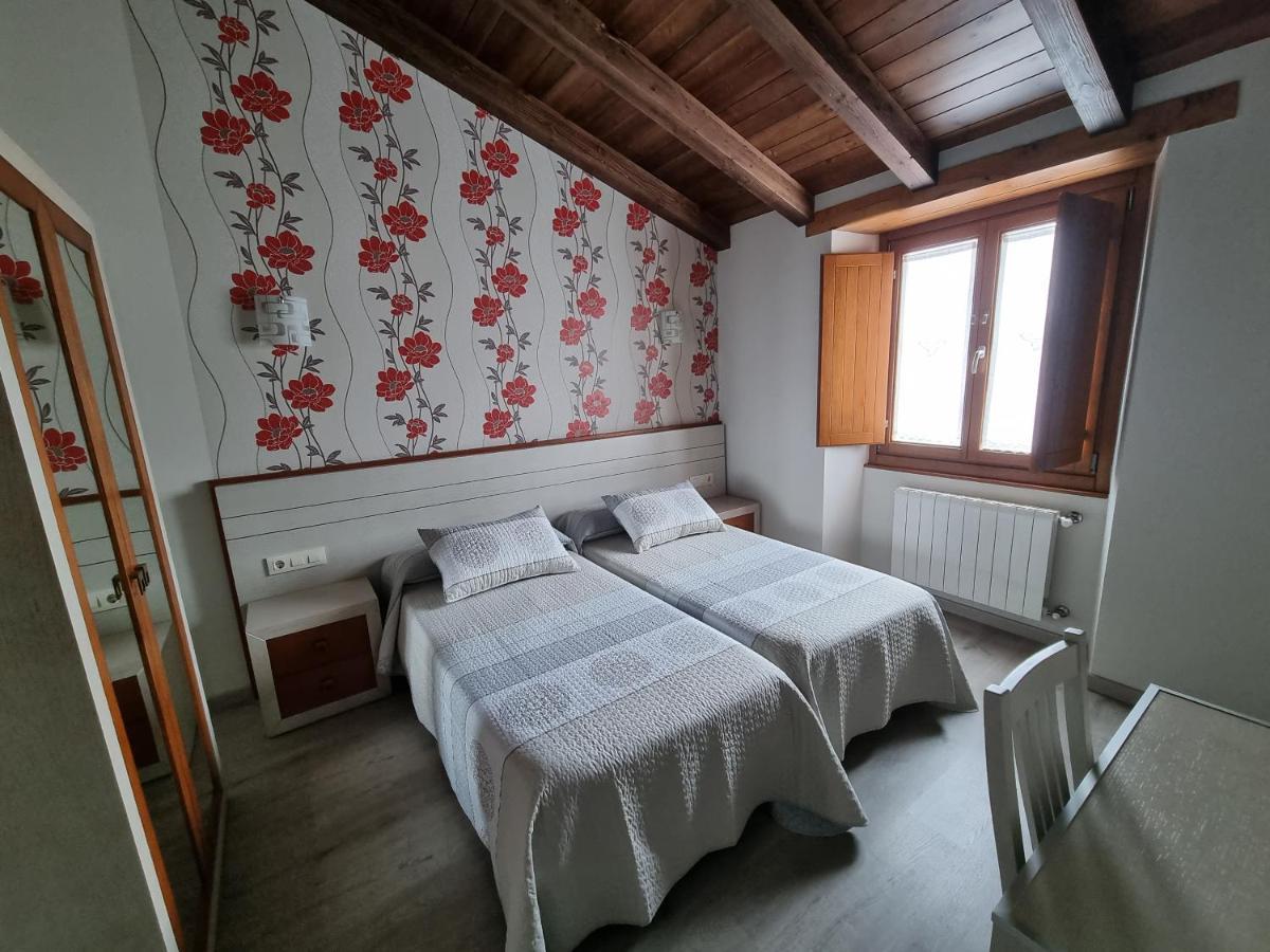 Twin Room with Private Bathroom