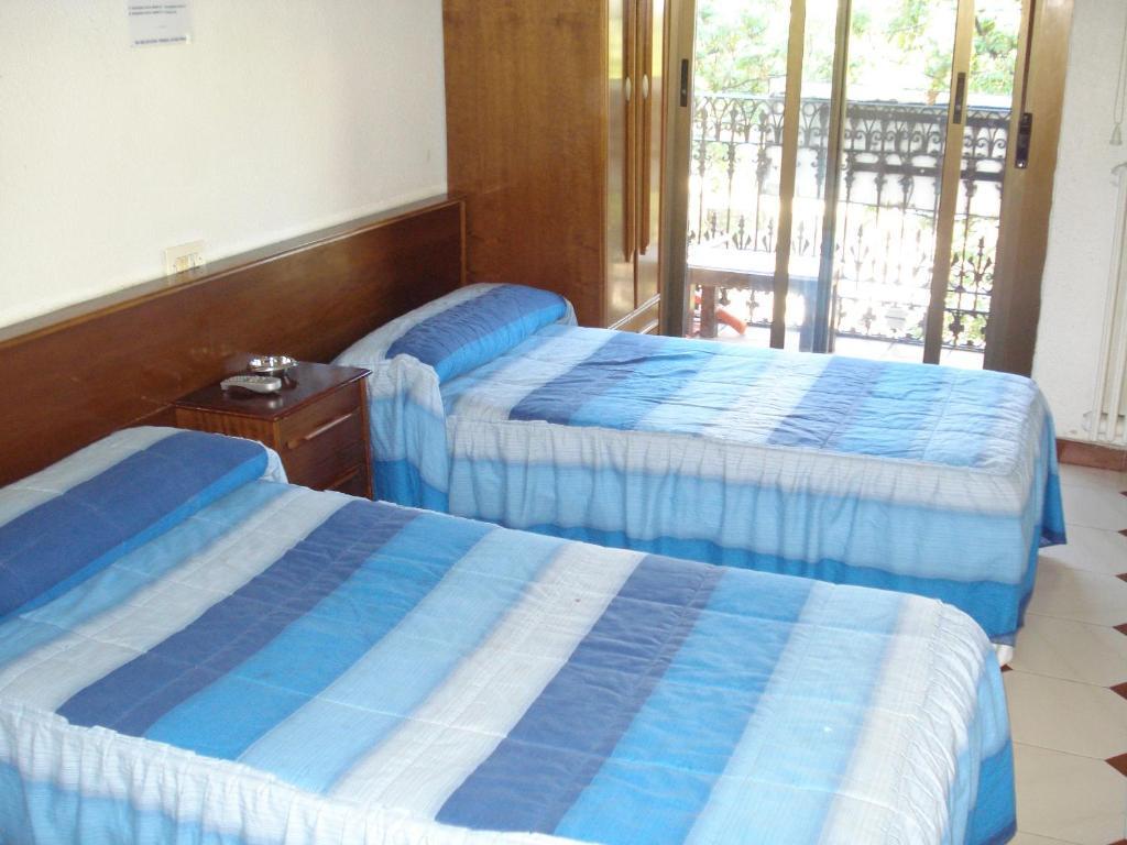 Twin Room with Shared Bathroom