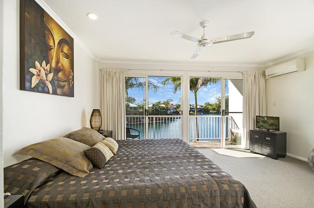 Family Three-Bedroom Villa with River View