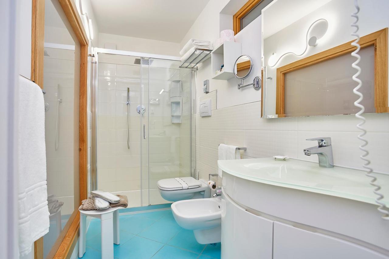 Double Room with Partial Sea View