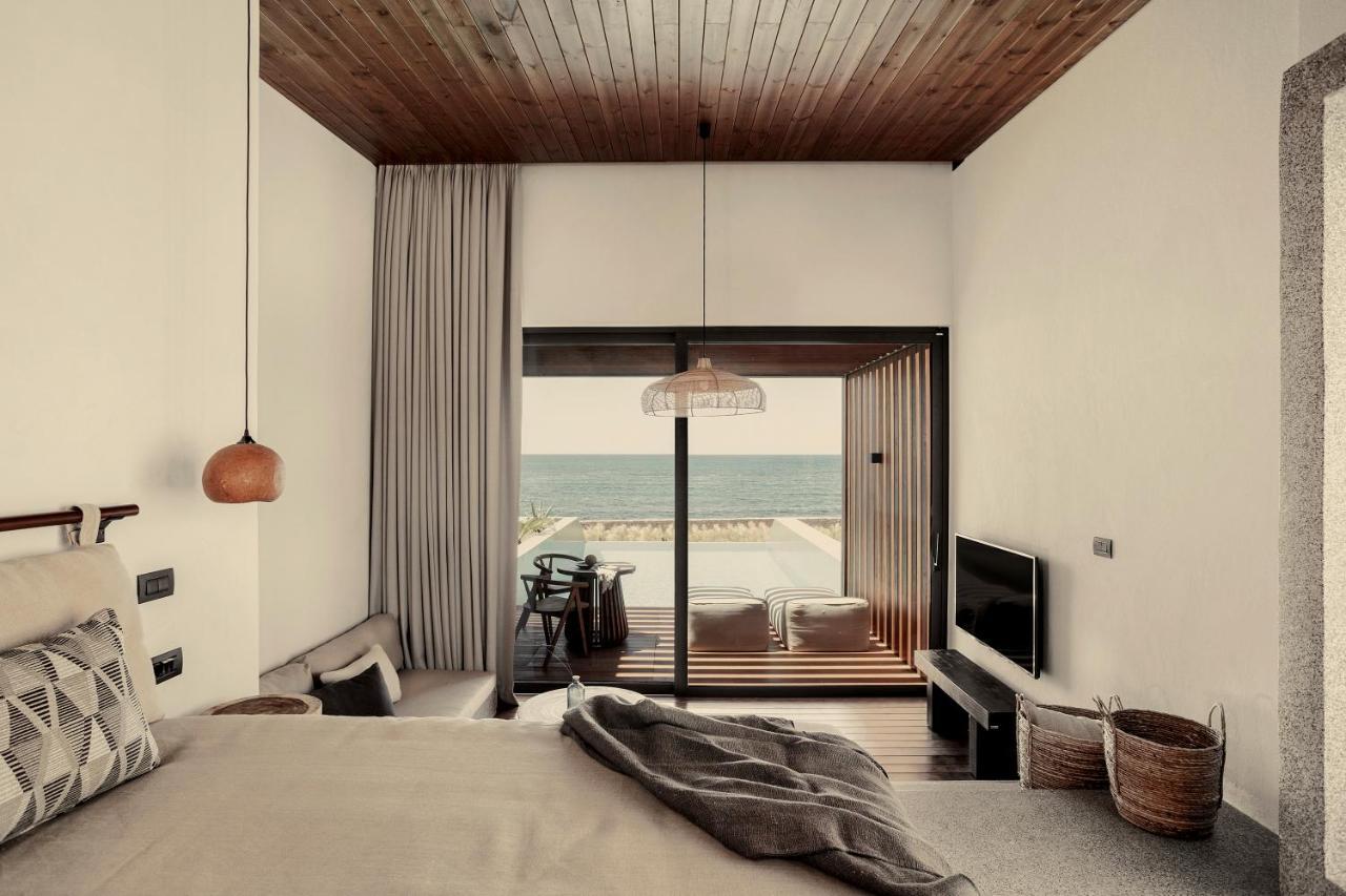 Signature Pool Suite with Outdoor Whirlpool Bath - Seafront
