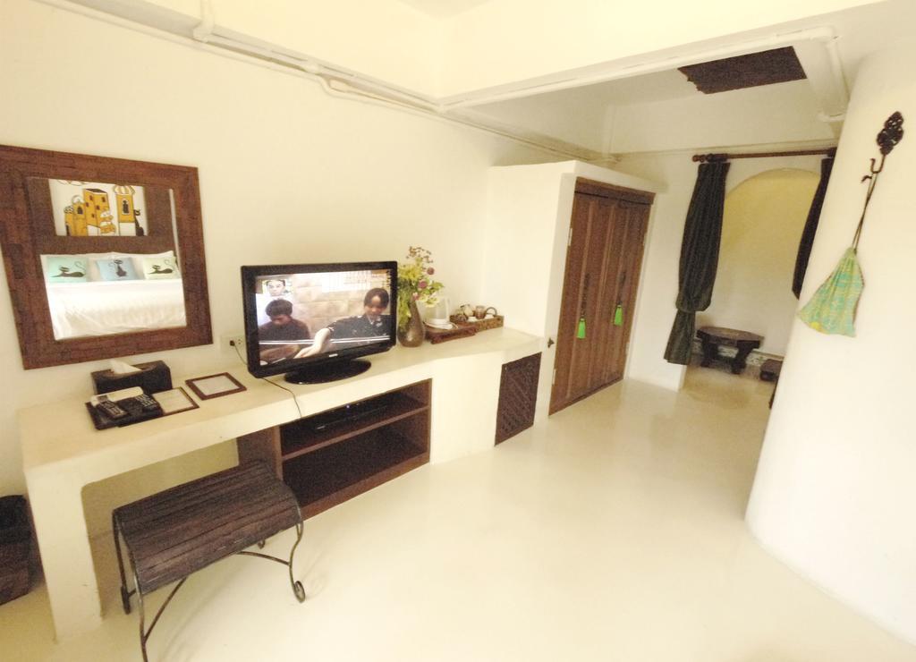 Sitting Cat Room
