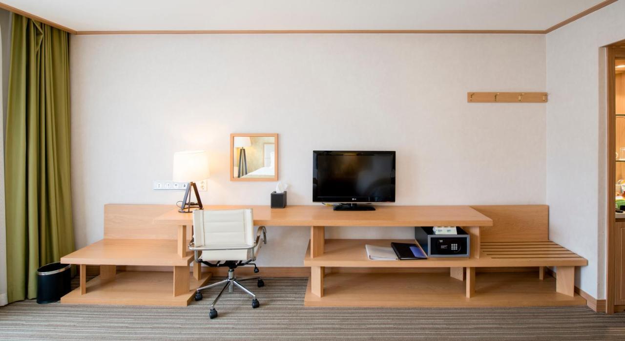 Twin Room with Mountain View