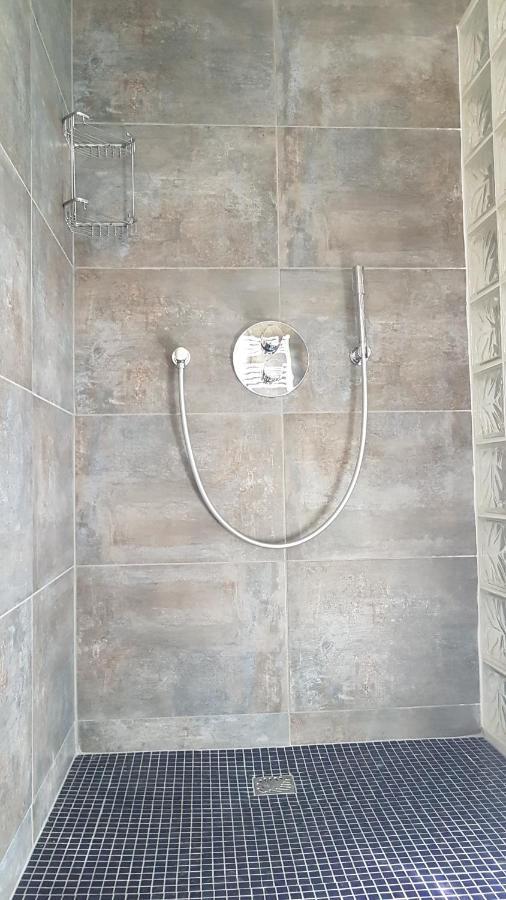 Chambre Triple avec Douche
