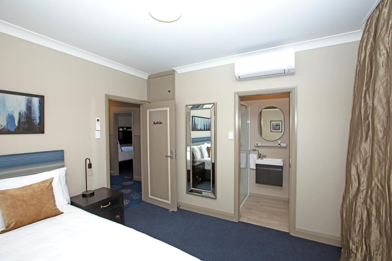 Deluxe Queen Suite