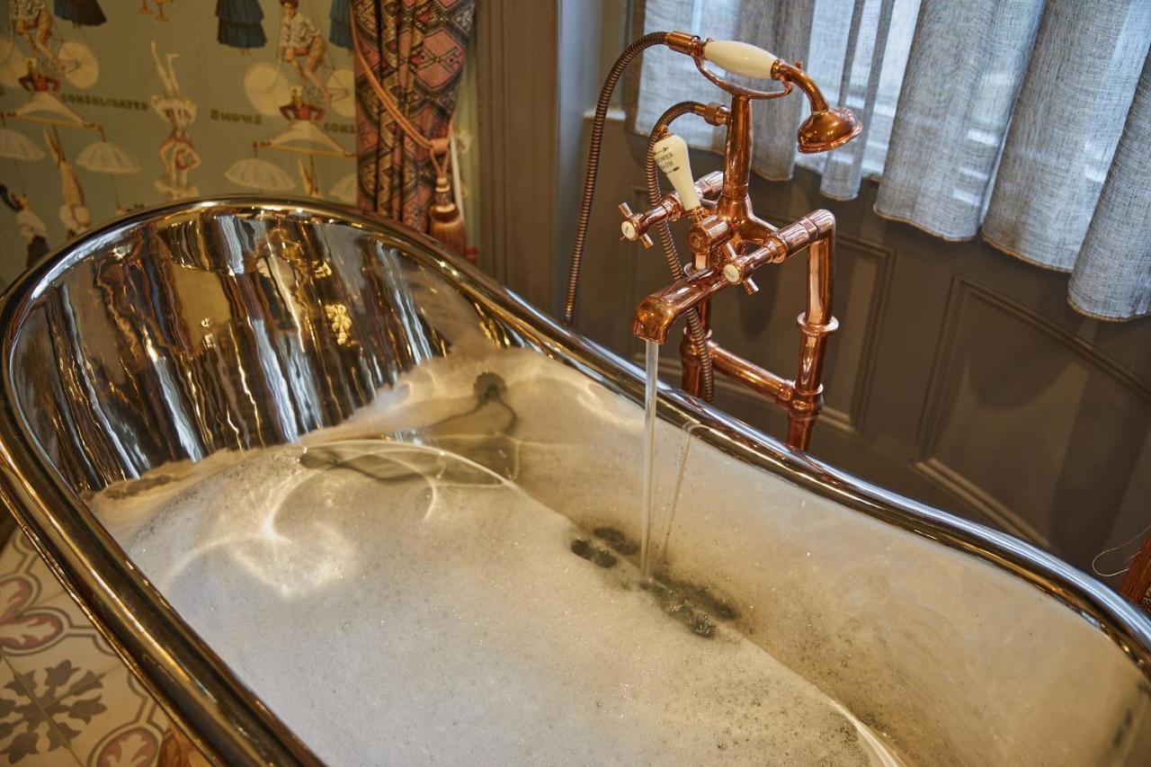 King Room Copper Bath