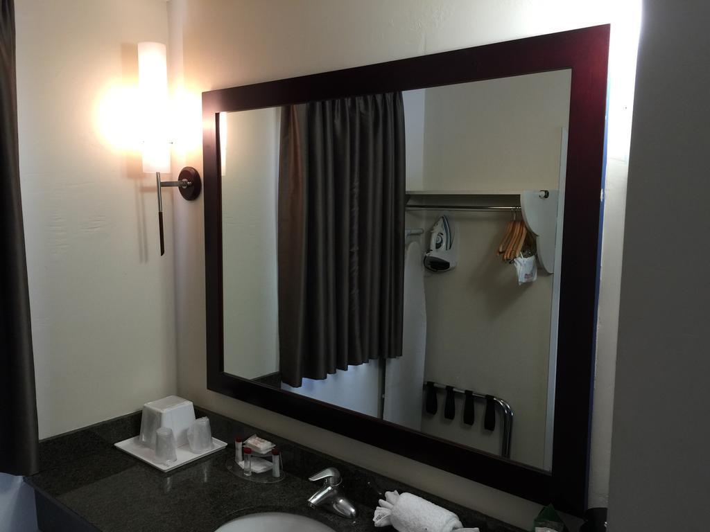 King Room - Non-Smoking