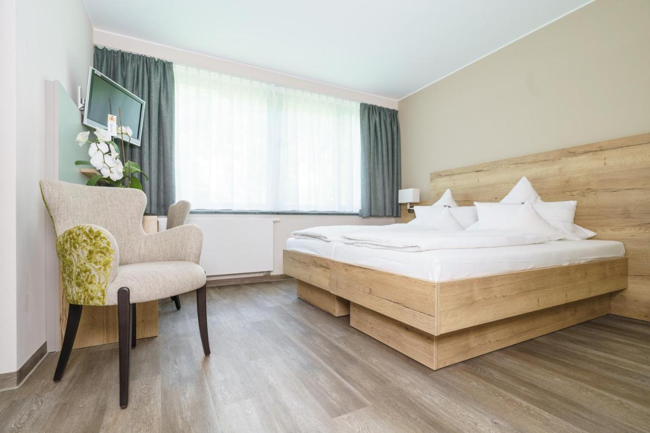 Großes Doppel-/Zweibettzimmer