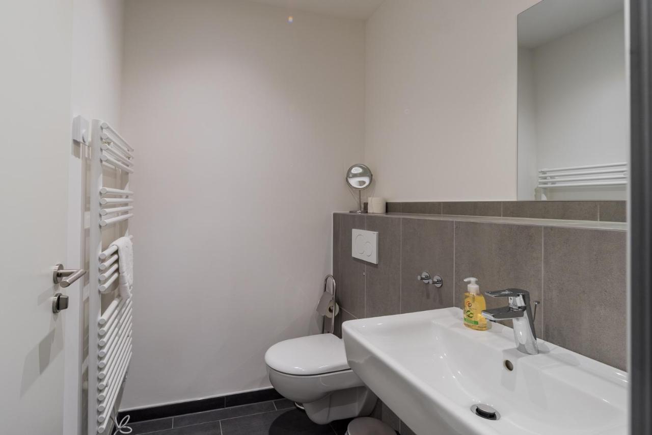 Studio für 3 Personen,1132973412:JPEG