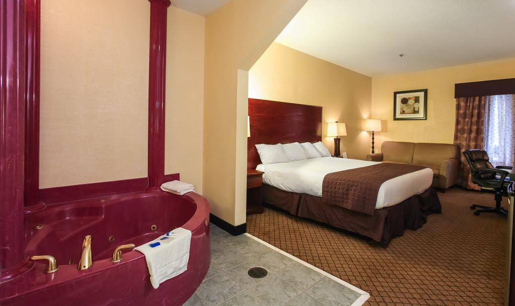 Deluxe King Room - Non-Smoking