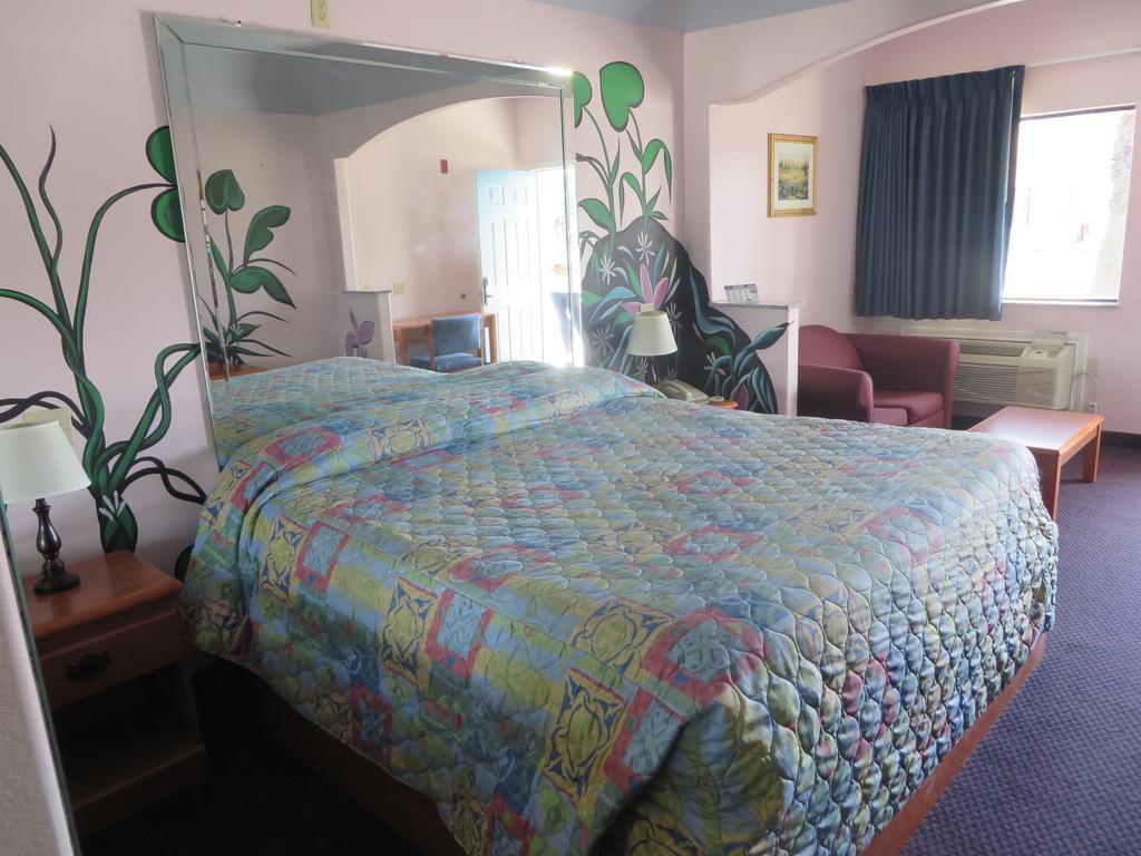 King Room - Non-Smoking