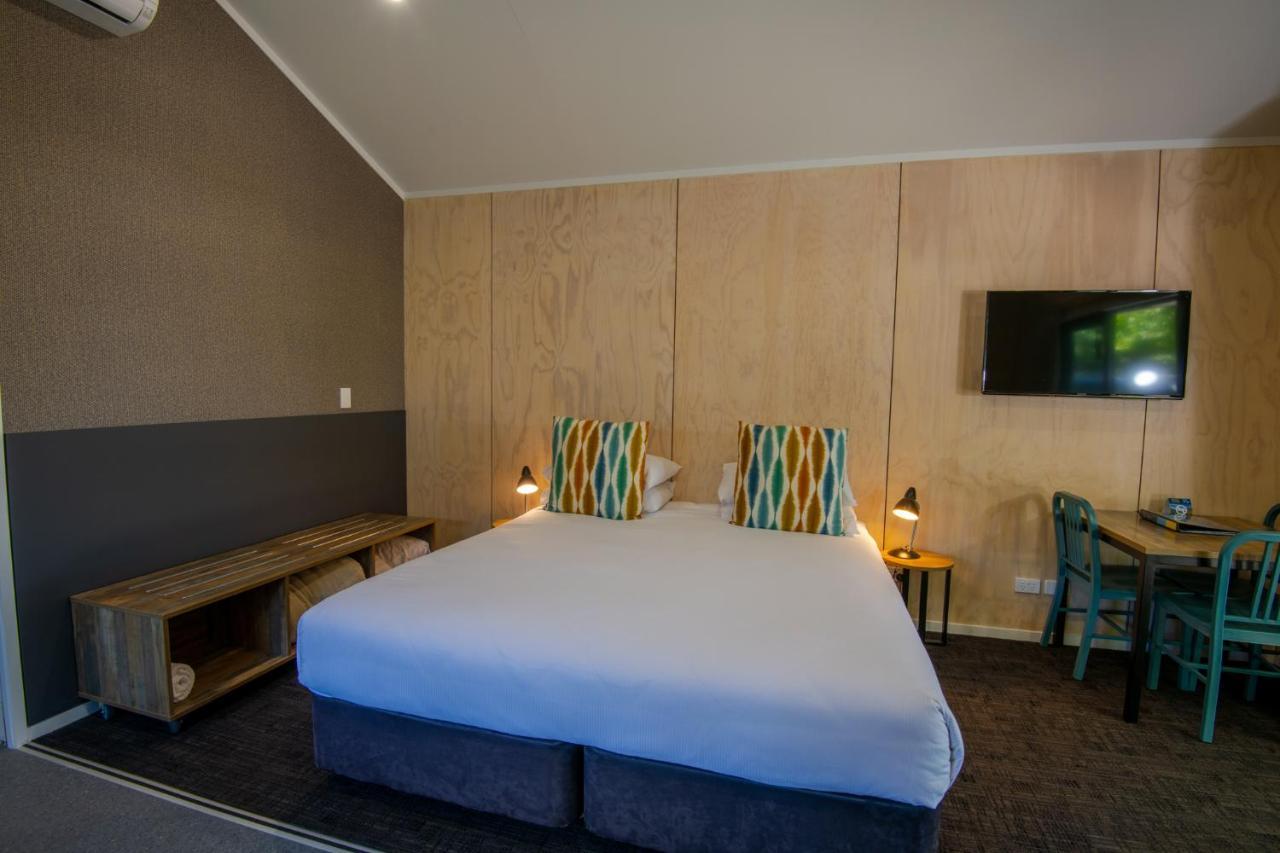 King Studio with Sofa Bed