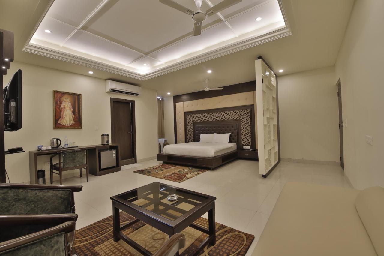 Deluxe King Room