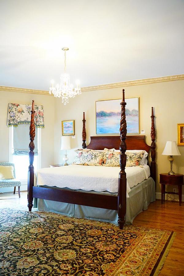 Deluxe King Suite